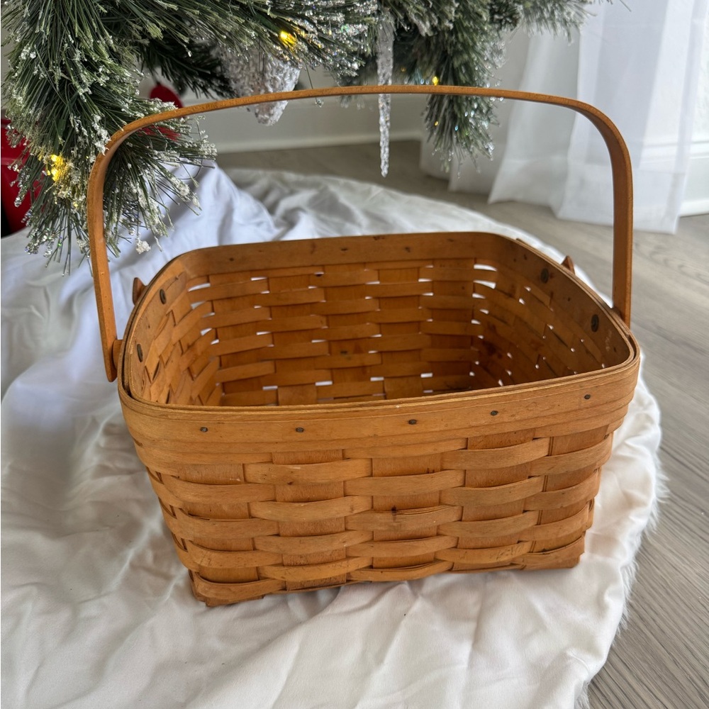 Longaberger Vintage Large Berry Basket With Handle Signed 2000 12” By 12” By 6”